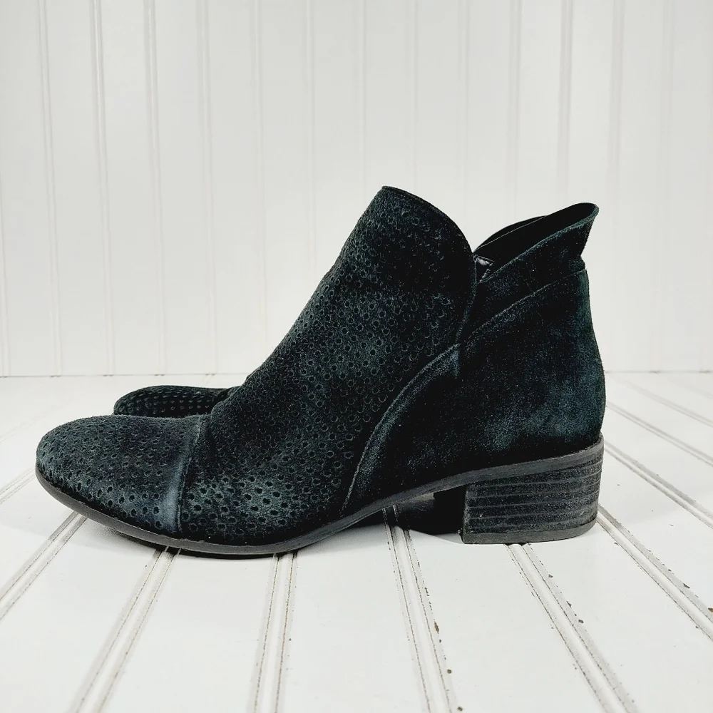 Sam Edelman Black Suede Notched Side Block Heel Ankle Boots F370